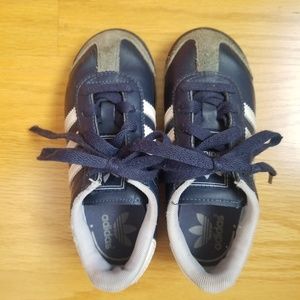 Boys Navy Adidas sneakers